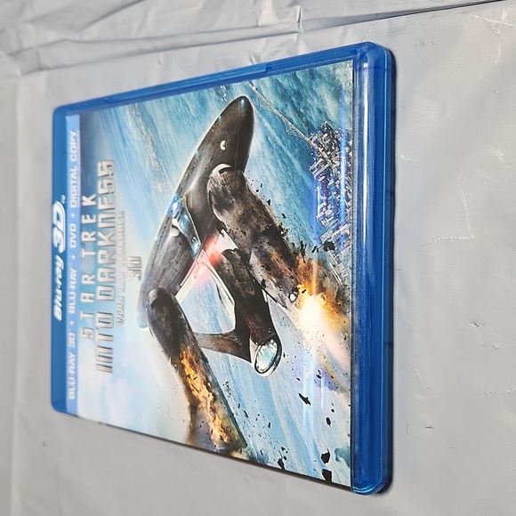 Star Trek Into the Darkness 3D - Picture 1 of 4